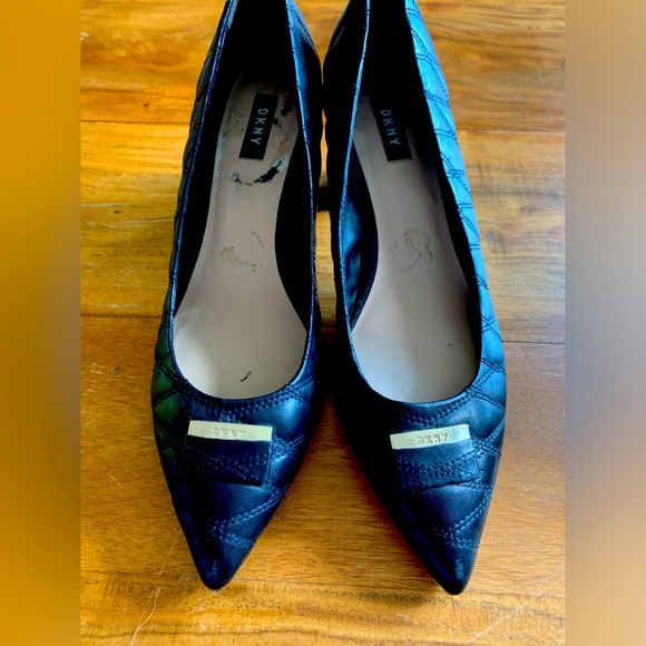 Fantastic DKNY leather Cuban heel quilted pumps - Picture 2 of 6